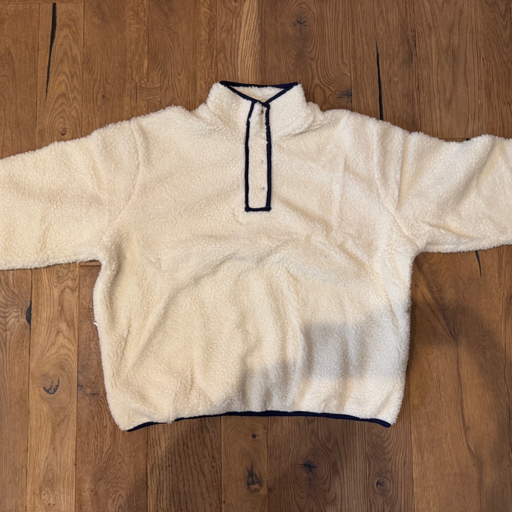 Brand new, L/XL Parke white fleece, new with tags